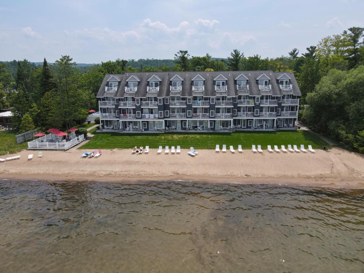 103 North Shore Inn 特拉弗斯城 外观 照片