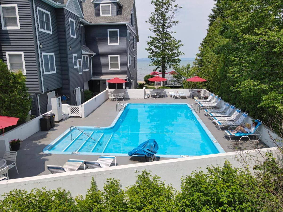 103 North Shore Inn 特拉弗斯城 外观 照片