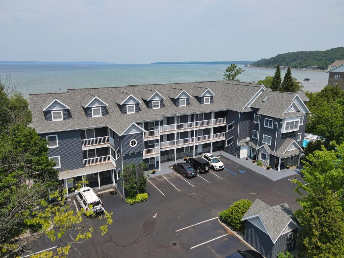 103 North Shore Inn 特拉弗斯城 外观 照片